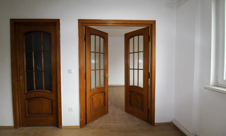 Detached 5-room apartment - University