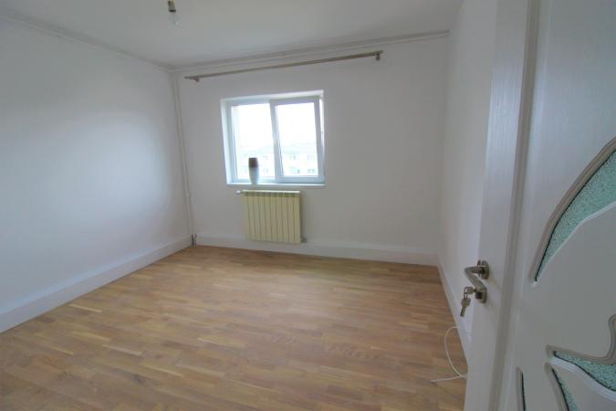 Vanzare Apartament 3 camere - Nemobilat Baneasa - zona Ficusului