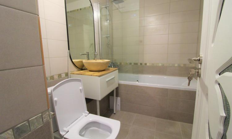 Vanzare Apartament 3 camere - Nemobilat Baneasa - zona Ficusului