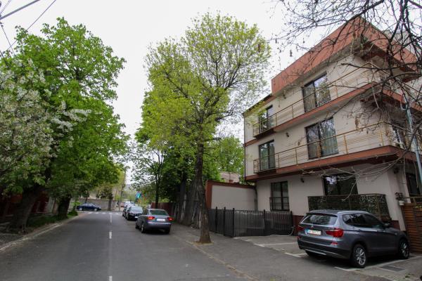 Apartament 3 camere - terasa 43 mp - 5 min metrou