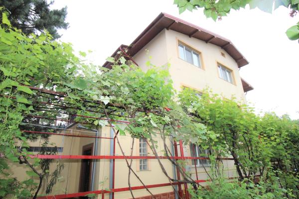 Vila 10 camere- Moderna-Curte 410 mp- Terasa 50mp-Colentina-Andronache