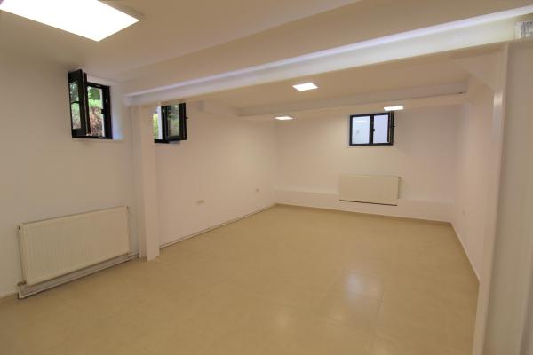 Spatiu comercial- Demisol cu lumina naturala-Dorobanti- Roma-90 mp