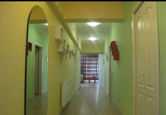 Apartament 3 camere, decomandat, etaj 1/3, Bucurestii Noi - Damaroaia