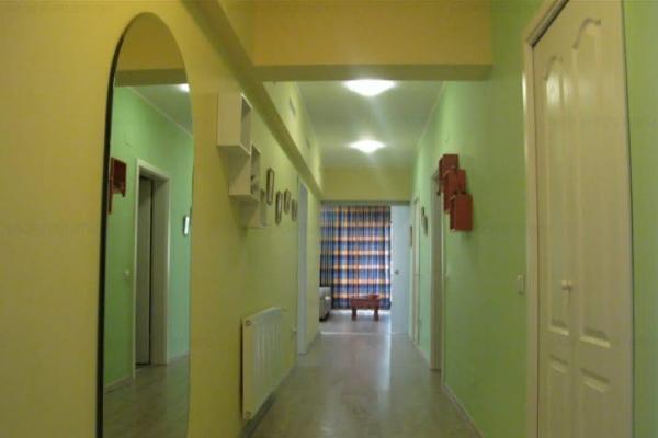 Apartament 3 camere, decomandat, etaj 1/3, Bucurestii Noi - Damaroaia