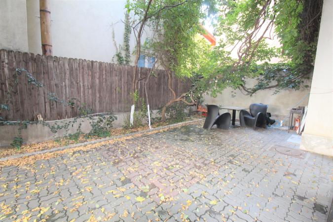2 rooms apartment-Dorobanti area-Stefan cel Mare-Common yard