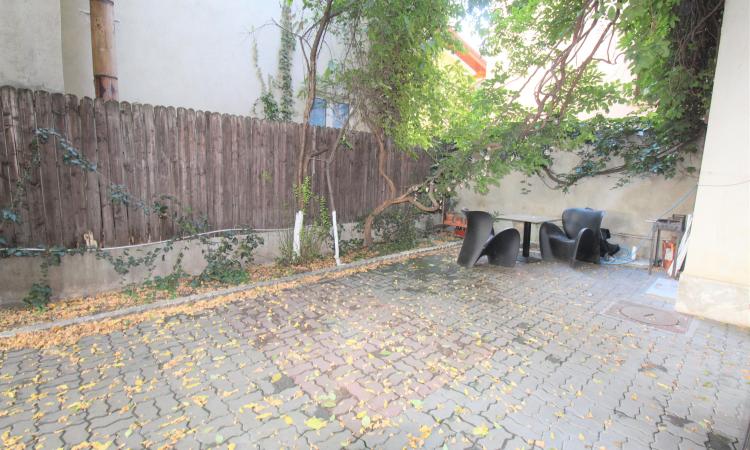 2 rooms apartment-Dorobanti area-Stefan cel Mare-Common yard