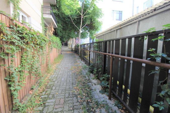 2 rooms apartment-Dorobanti area-Stefan cel Mare-Common yard