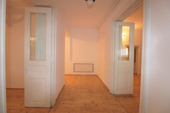 2 rooms apartment-Dorobanti area-Stefan cel Mare-Common yard