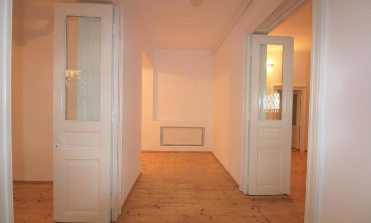 2 rooms apartment-Dorobanti area-Stefan cel Mare-Common yard