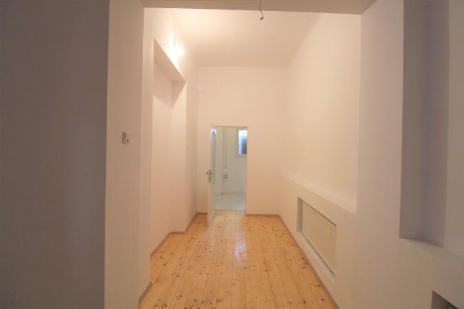 2 rooms apartment-Dorobanti area-Stefan cel Mare-Common yard