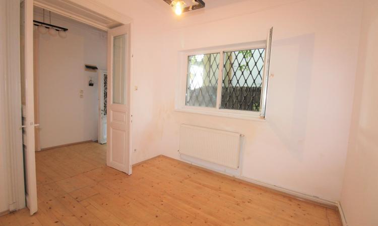 2 rooms apartment-Dorobanti area-Stefan cel Mare-Common yard