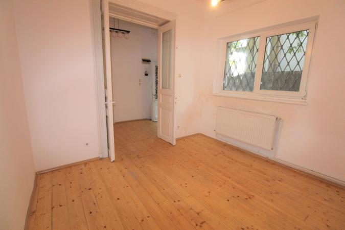 2 rooms apartment-Dorobanti area-Stefan cel Mare-Common yard