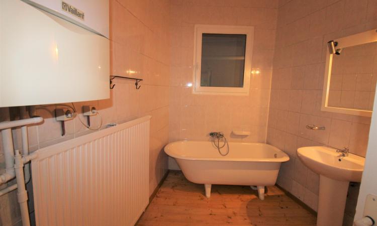 2 rooms apartment-Dorobanti area-Stefan cel Mare-Common yard