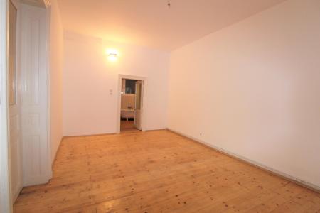 2 rooms apartment-Dorobanti area-Stefan cel Mare-Common yard