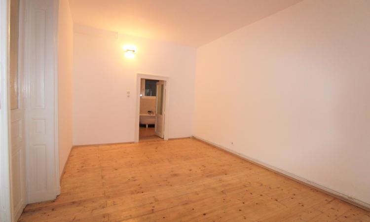 2 rooms apartment-Dorobanti area-Stefan cel Mare-Common yard