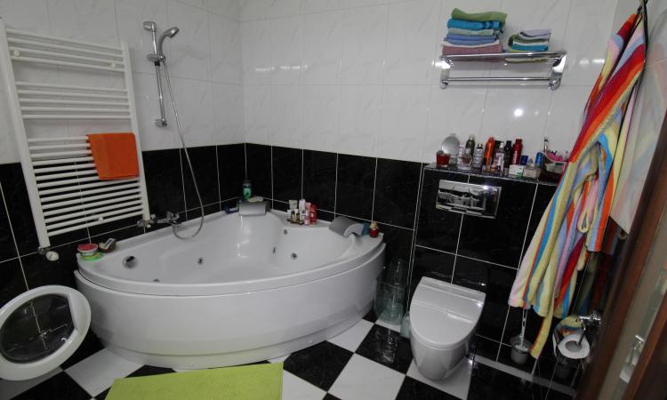 3 camere 125mp + curte proprie 30mp - decomandat - Arcul de Triumf - Clucerului