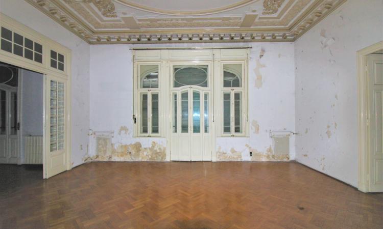 Vila 16 camere 900mp - curte proprie 400mp - 10 locuri parcare - Piata Romana