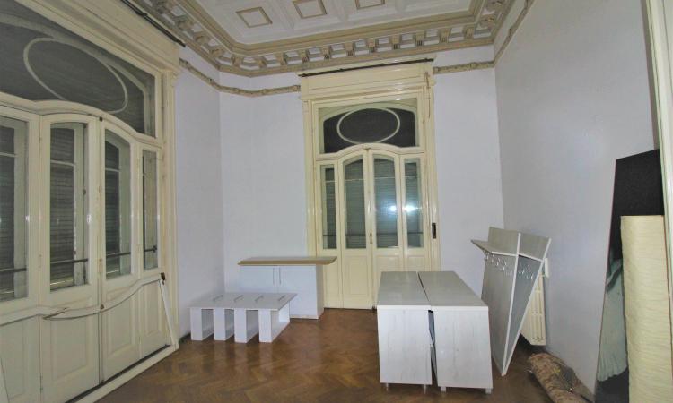 Vila 16 camere 900mp - curte proprie 400mp - 10 locuri parcare - Piata Romana