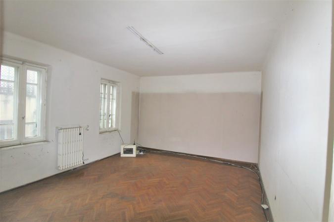 Vila 16 camere 900mp - curte proprie 400mp - 10 locuri parcare - Piata Romana