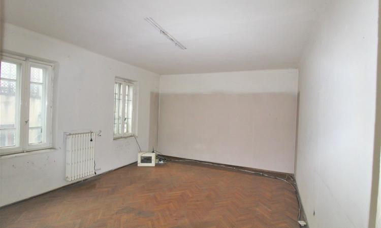 Vila 16 camere 900mp - curte proprie 400mp - 10 locuri parcare - Piata Romana