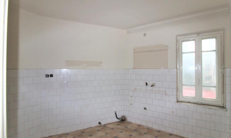 Vila 16 camere 900mp - curte proprie 400mp - 10 locuri parcare - Piata Romana