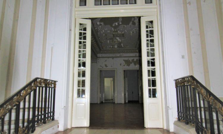 Vila 16 camere 900mp - curte proprie 400mp - 10 locuri parcare - Piata Romana