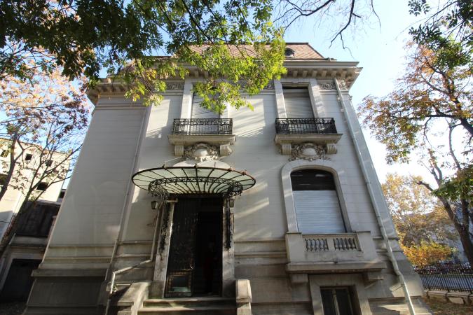 Vila 16 camere 900mp - curte proprie 400mp - 10 locuri parcare - Piata Romana