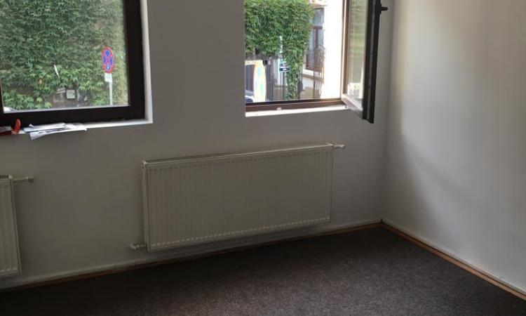 Parter vila, 4 camere, Piata Romana, renovat complet, nemobilat, ideal birouri