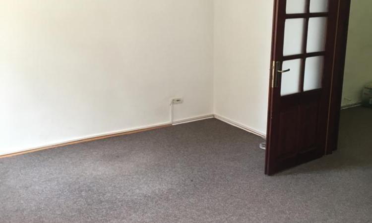 Parter vila, 4 camere, Piata Romana, renovat complet, nemobilat, ideal birouri