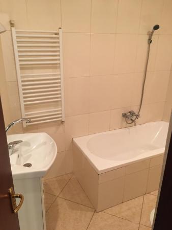 Parter vila, 4 camere, Piata Romana, renovat complet, nemobilat, ideal birouri