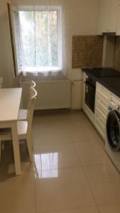 Apartament 3 camere, decomandat, renovat complet, mobilat, zona Aviatiei