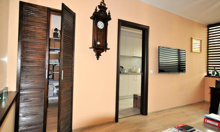 2 camere - Damaroaia - modern - pretabil birou (avocatura, psihologic etc)
