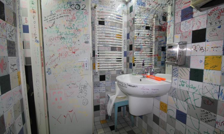 Spatiu Comercial - Mansarda Inalta - Centrul Istoric - intrare privata