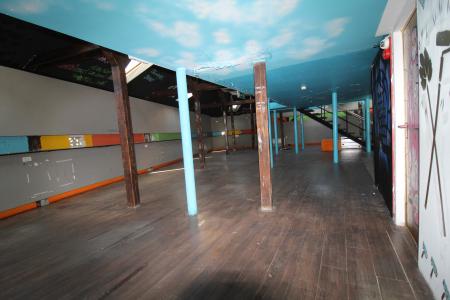 Spatiu Comercial - Mansarda Inalta - Centrul Istoric - intrare privata