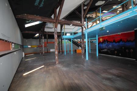 Spatiu Comercial - Mansarda Inalta - Centrul Istoric - intrare privata