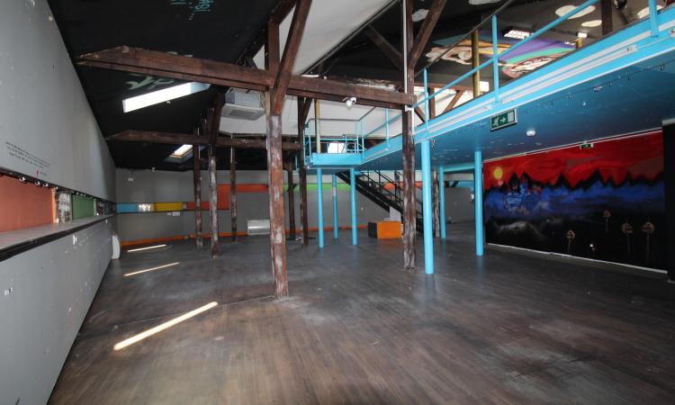 Spatiu Comercial - Mansarda Inalta - Centrul Istoric - intrare privata