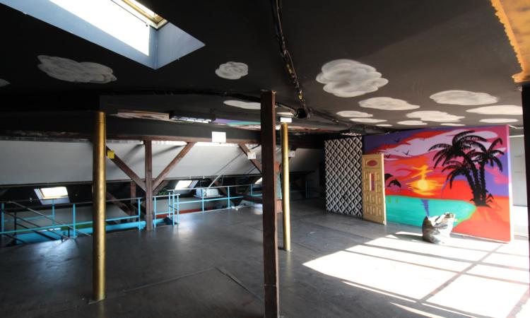 Spatiu Comercial - Mansarda Inalta - Centrul Istoric - intrare privata