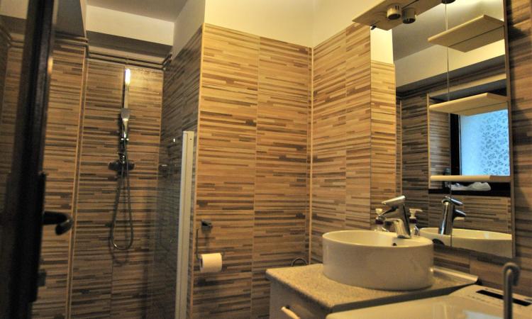 Apartament 2 camere - Pasajul Baneasa - parter - gradina comuna