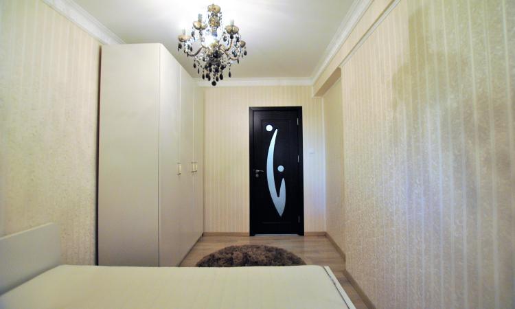 Apartament 2 camere - Pasajul Baneasa - parter - gradina comuna