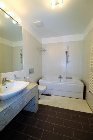 Apartament 3 camere LUX - Baneasa - loc parcare - 132mp - 3 bai - 2 terase