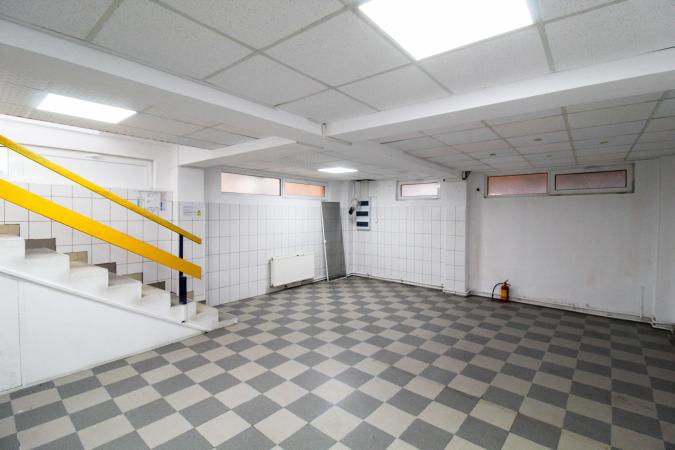 Spatiu comercial - parter vila