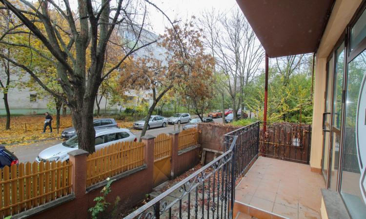Spatiu comercial - parter vila