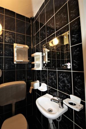 Apartament 3 camere - Baneasa - 2 bai - 70mp - et2/4 - loc parcare inclus