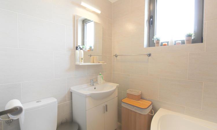 2 elegant rooms - terrace - lake view - Pipera