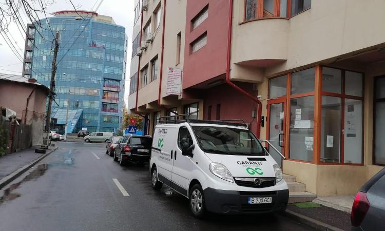 Office and commercial building for sale - Guaranteed investment (the tenants are paying 9400 euro / month)