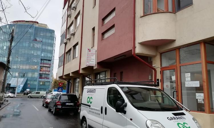 Office and commercial building for sale - Guaranteed investment (the tenants are paying 9400 euro / month)