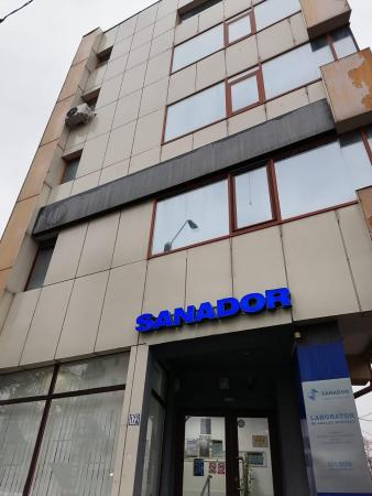Office and commercial building for sale - Guaranteed investment (the tenants are paying 9400 euro / month)