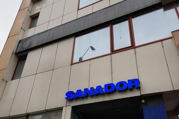 Cladire de vanzare cu chiriasi - 8835 euro/luna