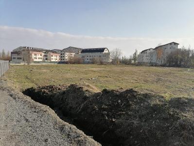 Vanzare teren pe malul lacului Sisesti - constructie Vila superba
