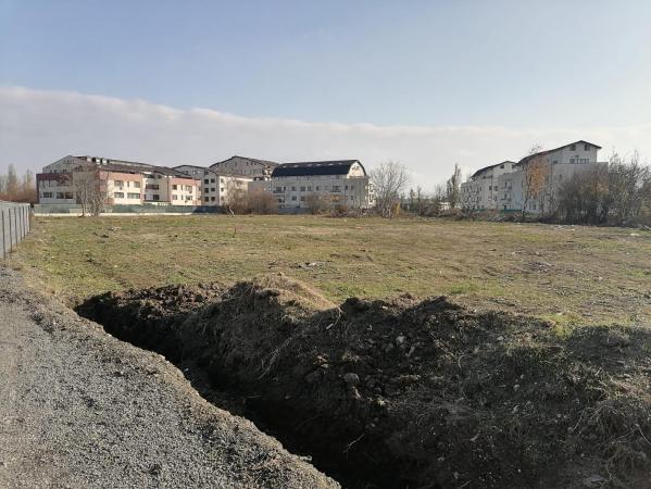 Vanzare teren pe malul lacului Sisesti - constructie Vila superba